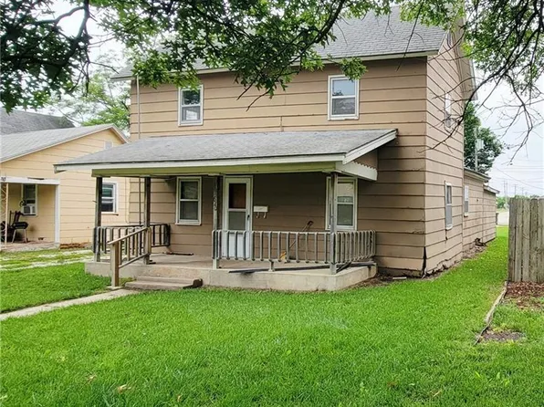 620 N Chestnut St, Iola, KS 66749