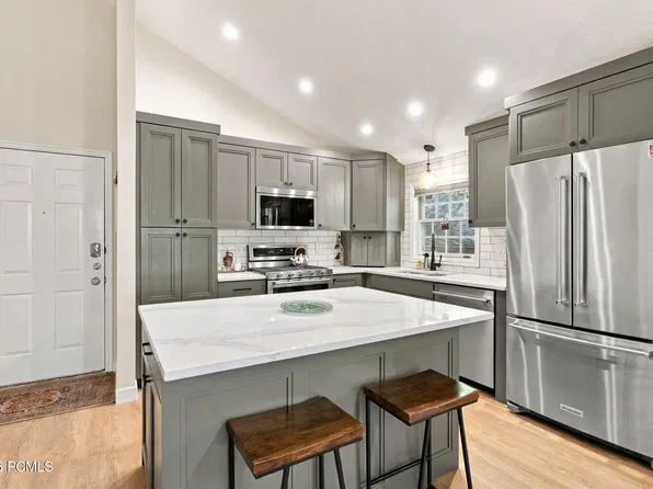 954 Schneitter Cir APT 6, Midway, UT 84049