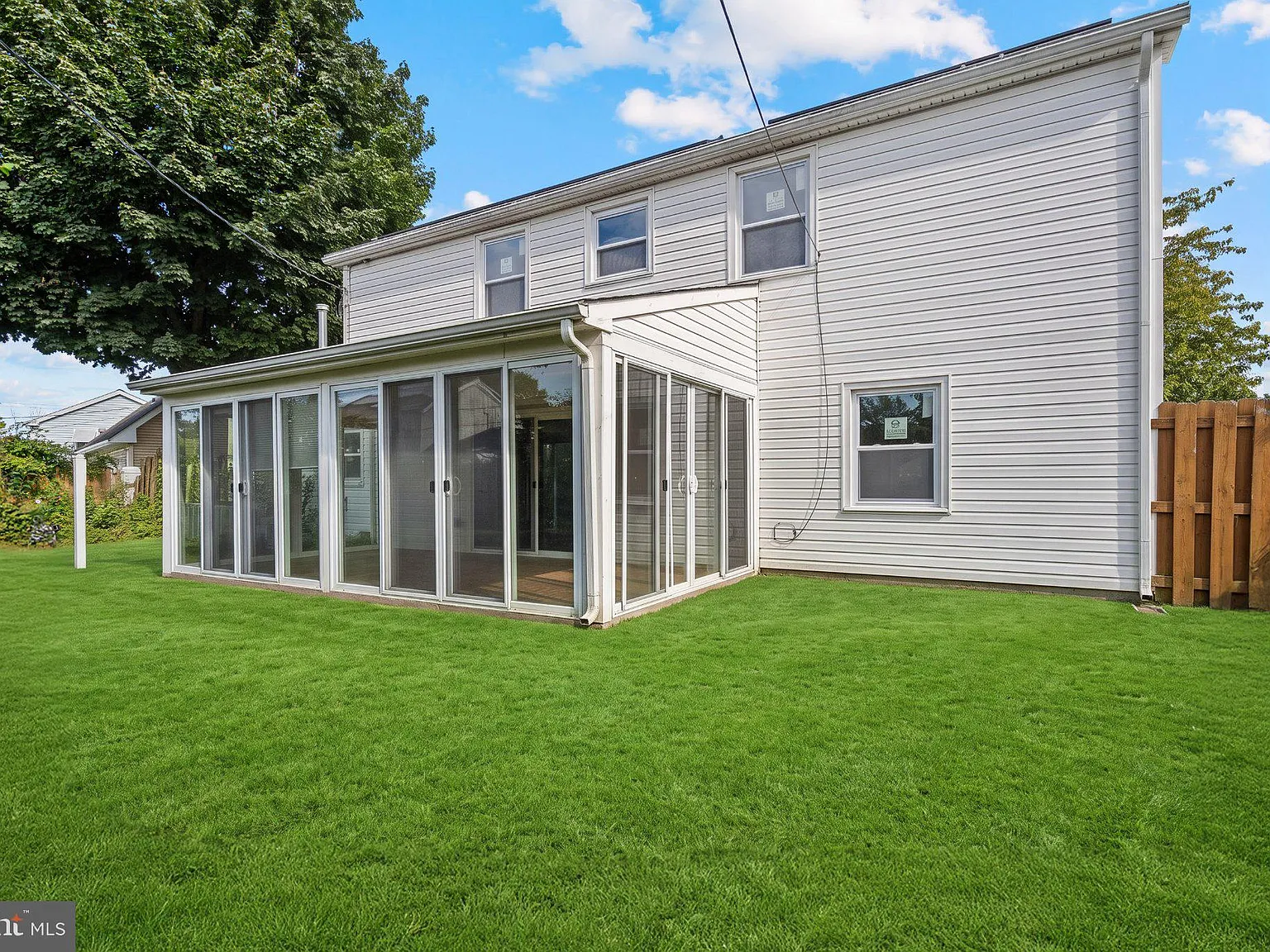 4 bed, 2.5 bath, 1871 sqft, $3,200 — Photo 3