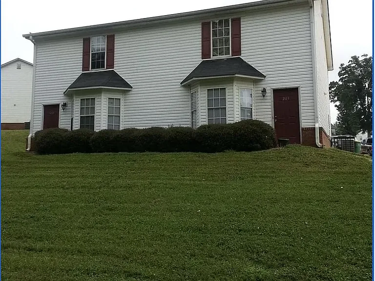 203 Westchester Cir — Photo 12