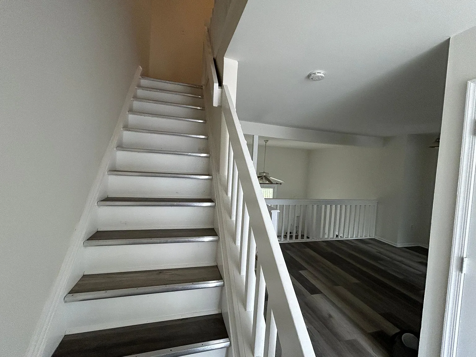 2205 Dickens Ter — Photo 4