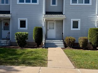 76 Oak Ridge Dr #76, Windsor Locks, CT 06096