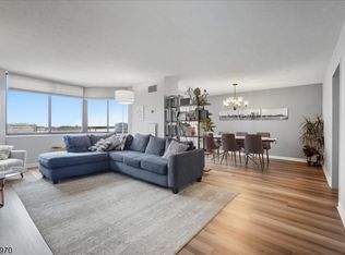 730 Harmon Cove Tower, Secaucus Town, NJ 07094