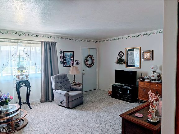 5th image of 929 Lakeview Dr