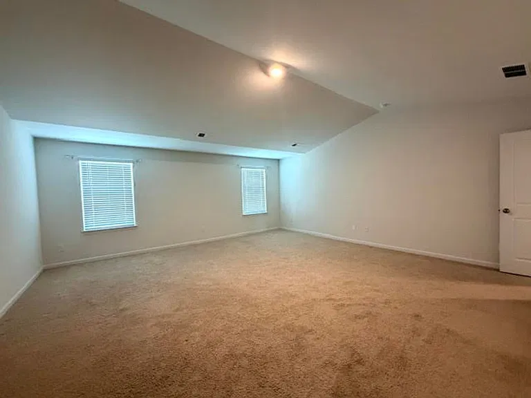 526 Leven Dr — Photo 7