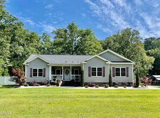 353 Wooded Acres Rd, Lake Waccamaw, NC 28450