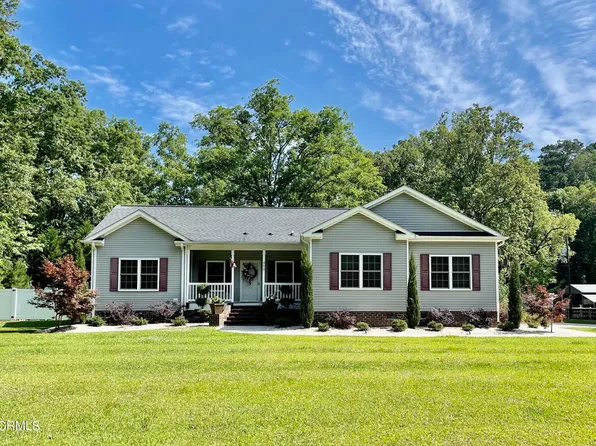 353 Wooded Acres Road, Lake Waccamaw, NC 28450