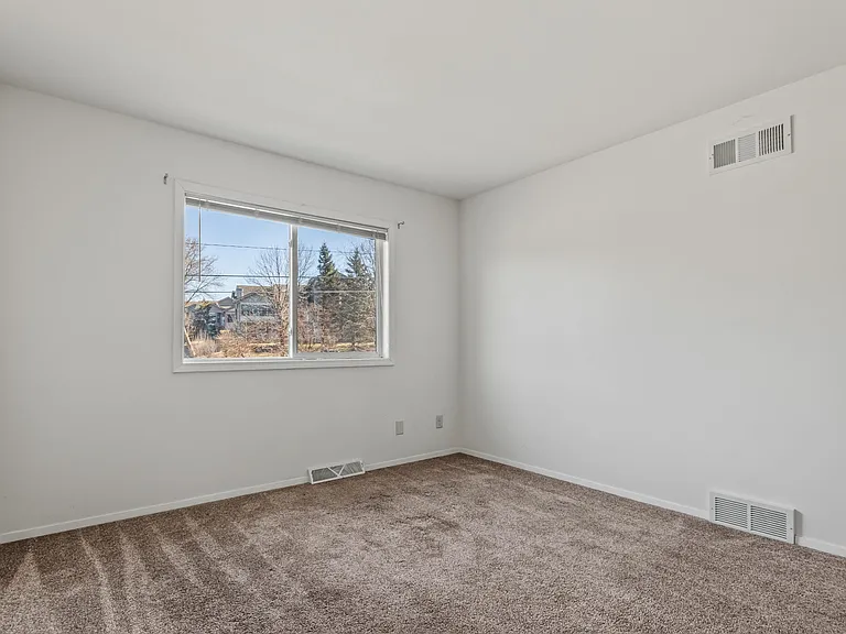 1302 N Gammon Rd — Photo 31