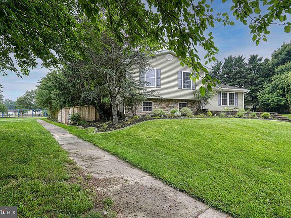 3rd image of 29419 Rosebud Ct