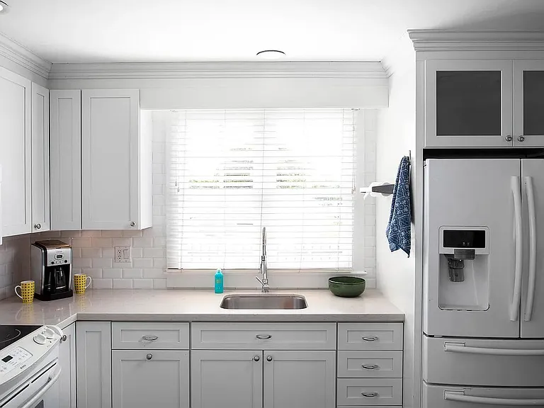 1021 Angela St — Photo 10