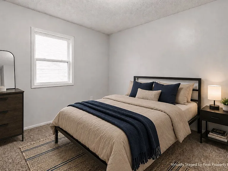 1393 Summit St #B — Photo 10