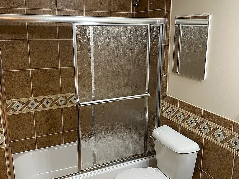 2146 W Superior St #G — Photo 7