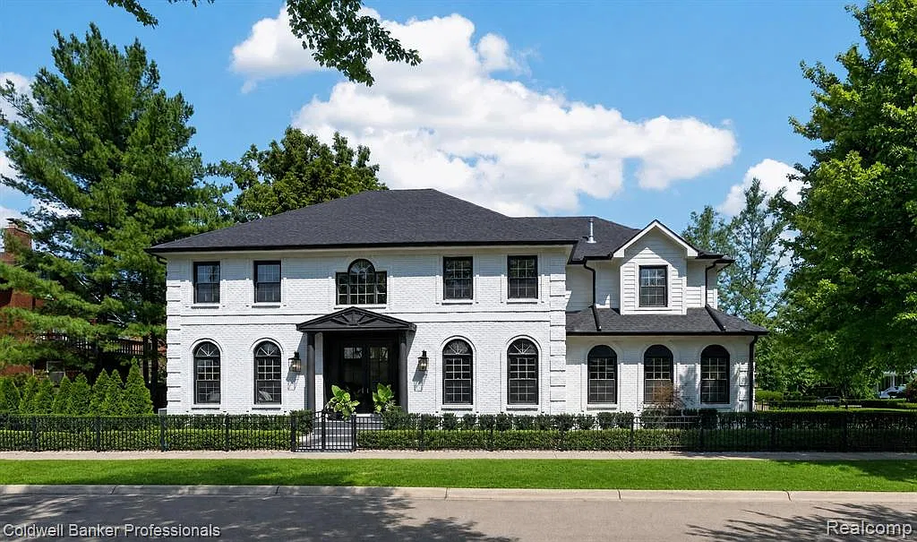 5 bed, 6.5 bath, 3732 sqft, $22,500 — Photo 1