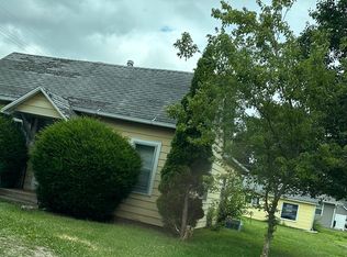 320 N Beech St, Arthur, IL 61911