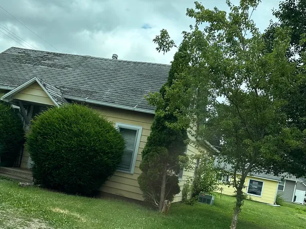 320 N Beech St, Arthur, IL 61911