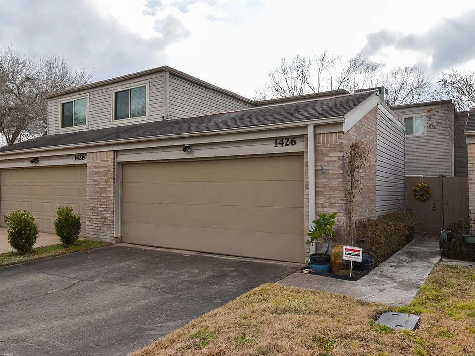 1426 Chardonnay Dr