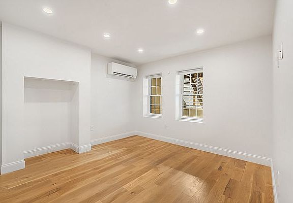 3rd image of 1002 Bergen St #1
