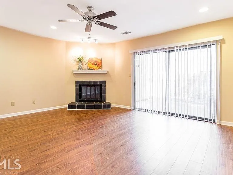 2048 Powers Ferry Trce SE — Photo 16