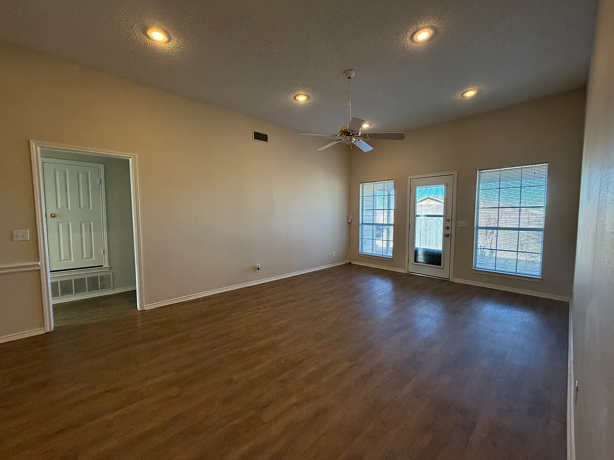 Building Photo - 2937 Kessler Dr