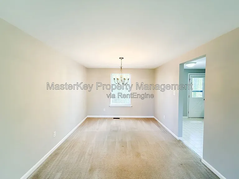 704 E Dynasty Dr — Photo 6