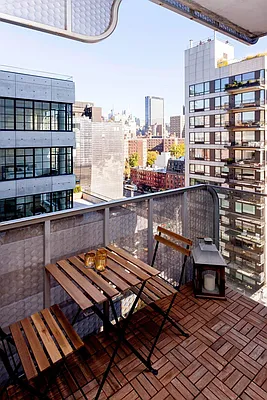 Rented by Sotheby's International Realty | media 10