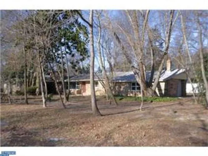 10 Lombard Ave photo 1