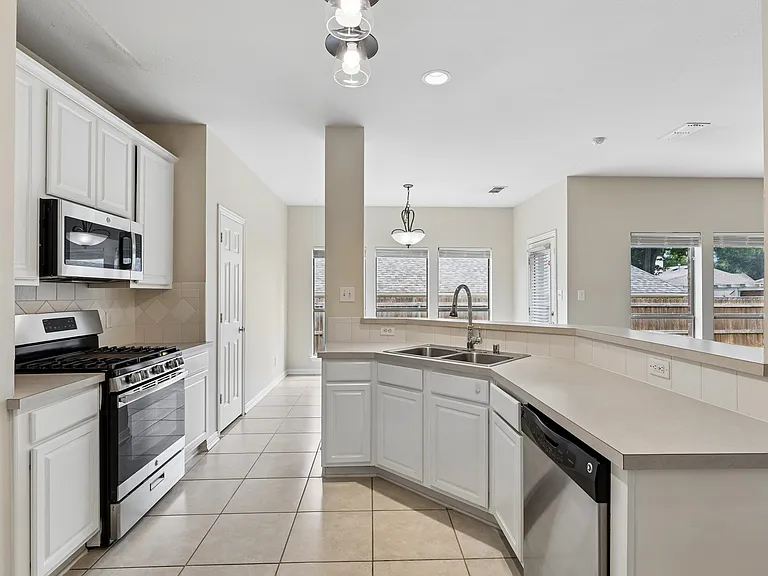 1905 Trevor Ct — Photo 13