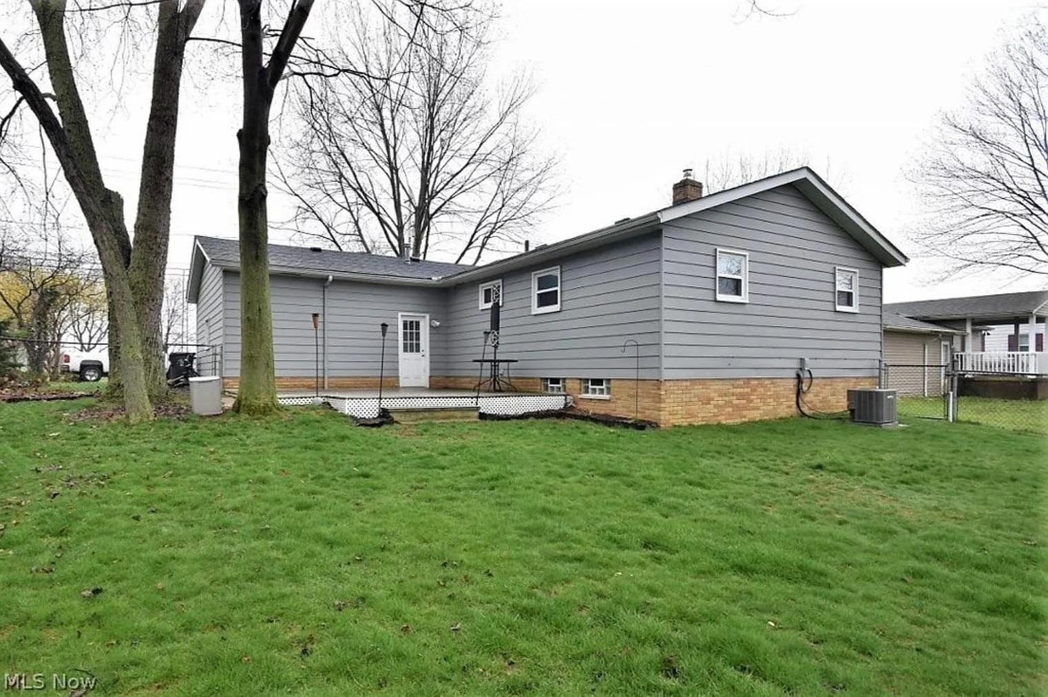 6718 Som Center Rd — Photo 2
