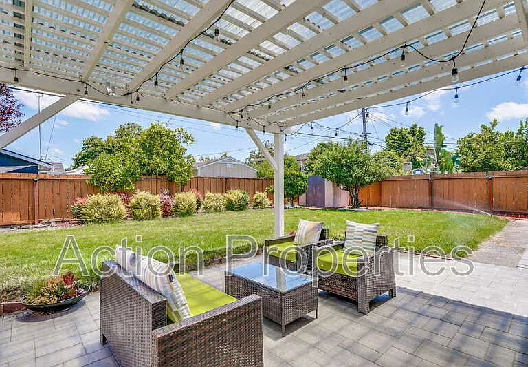 1343 Torrance Ave — Photo 23