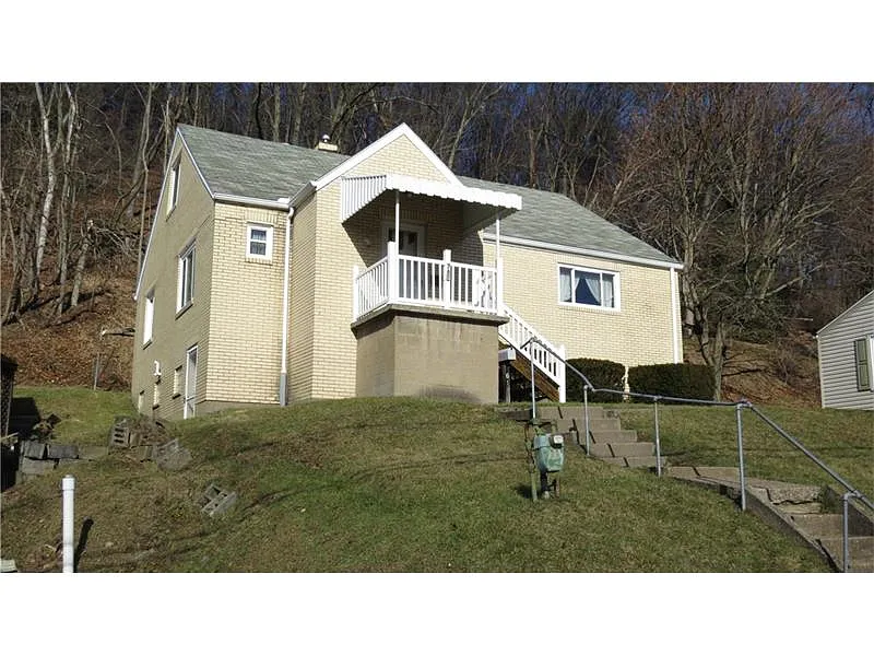 761 Valley Rd photo 1