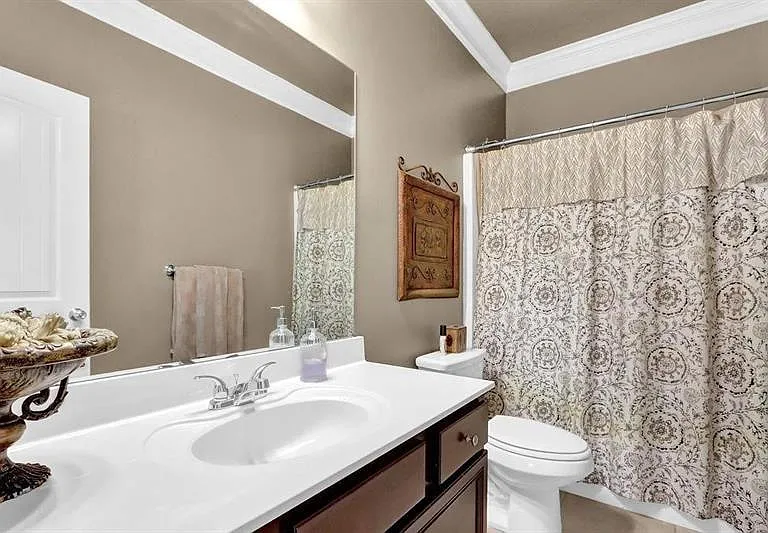 4960 Wilshire Xing — Photo 18