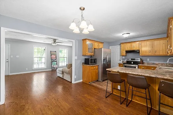 3 bed, 1576 sqft, $1,700 — Photo 2