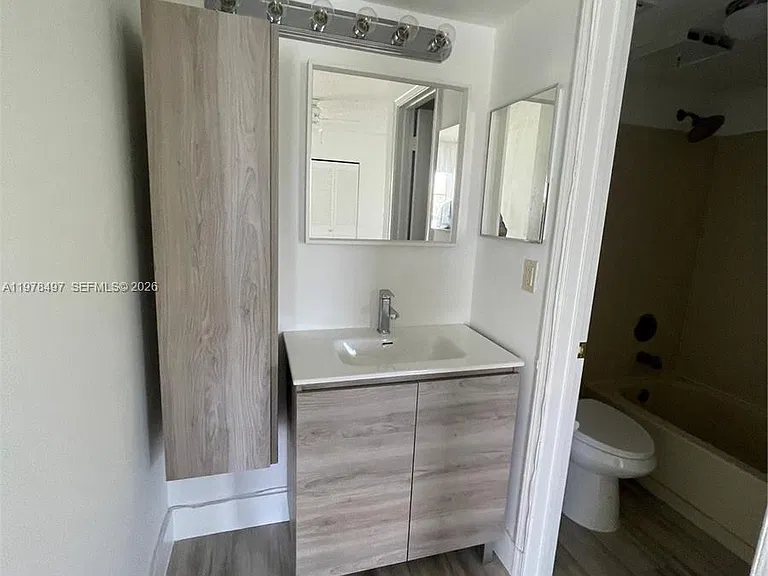 918 Twin Lakes Dr #8-M — Photo 18