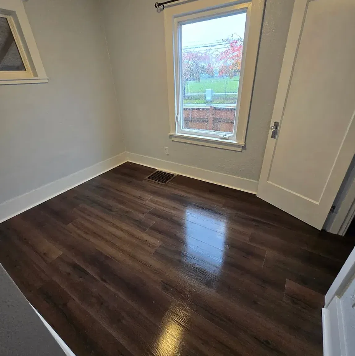 3 bed, 2192 sqft, $1,950 — Photo 2