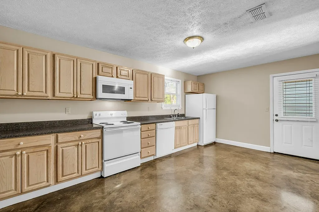 2 bed, 1.5 bath, 1000 sqft, $1,595 — Photo 3