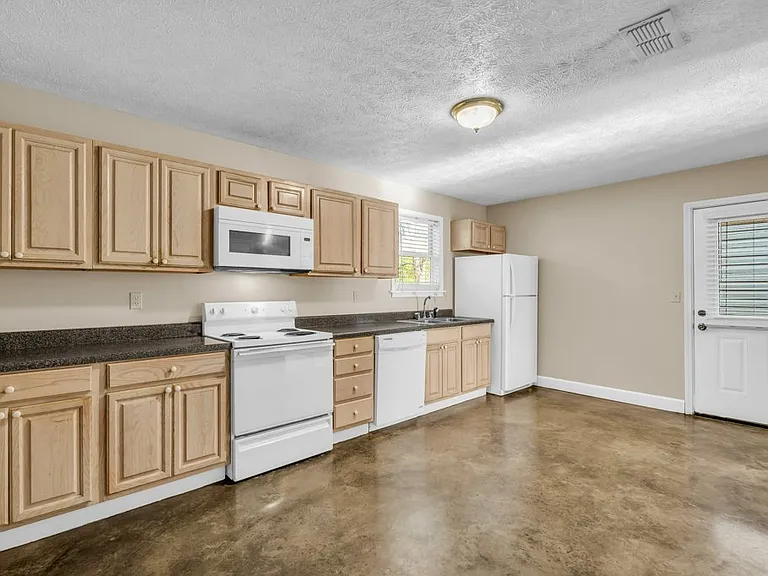 112 W Gillespie St #F — Photo 3