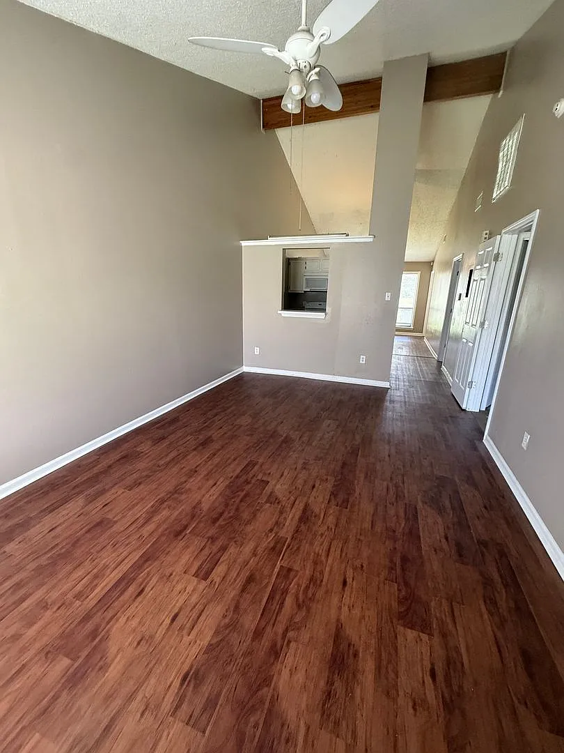 Must see this Remolded 2 Bedroom 2 Bath Townhome Avail NOW — Photo 1