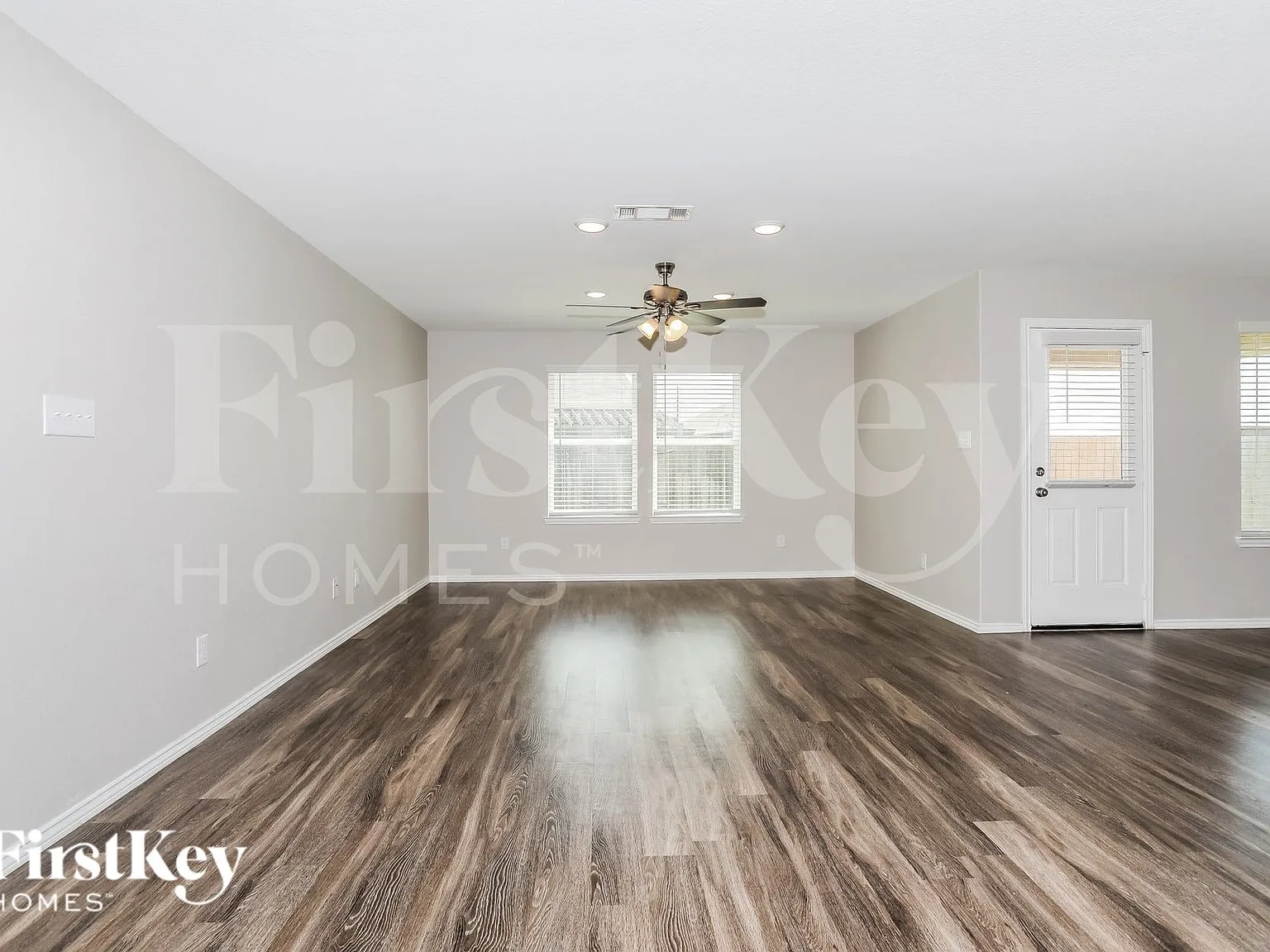 6 bed, 3.0 bath, 2733 sqft, $2,660 — Photo 2