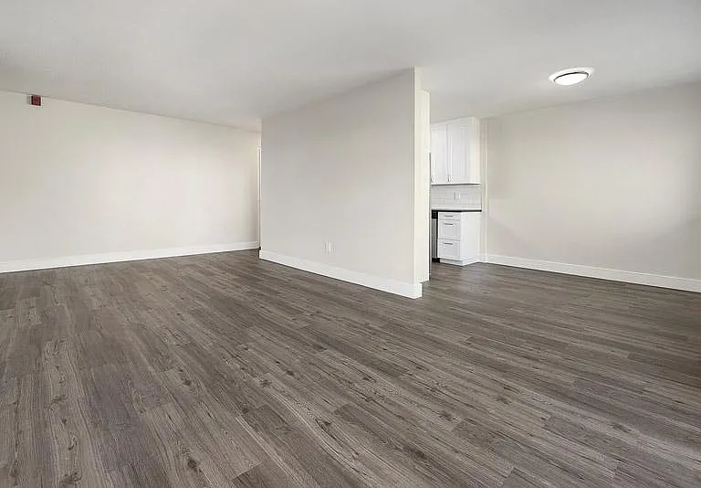 470 Wellington St N — Photo 5