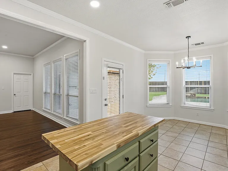1404 Chaucer Dr — Photo 23