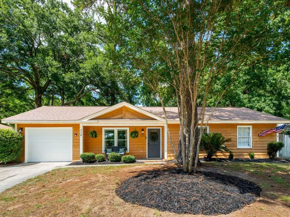 210 Crestwood Dr, Summerville, SC 29483