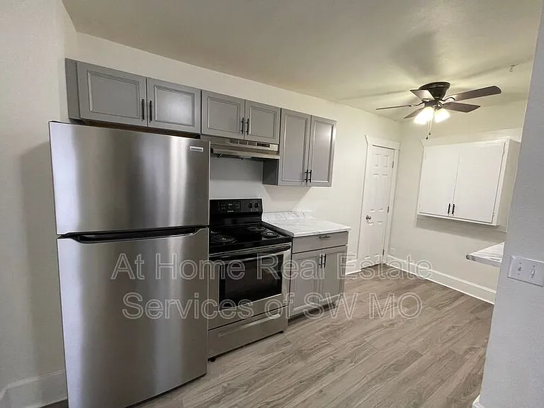 1200 S Jefferson Ave — Photo 5