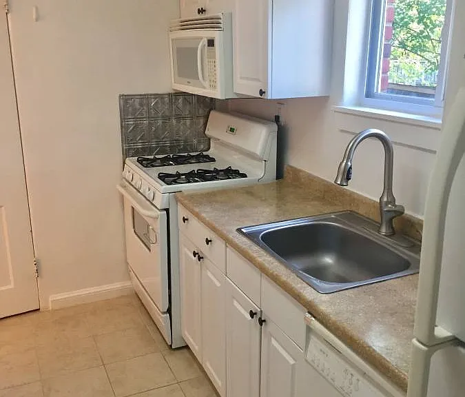 2404 N Kensington St — Photo 8