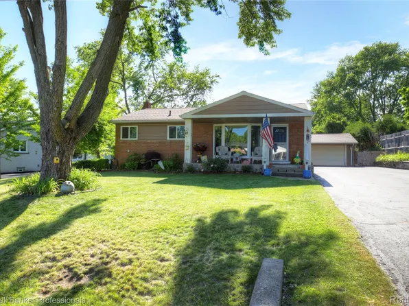 373 Tilmor Dr, Waterford, MI 48328