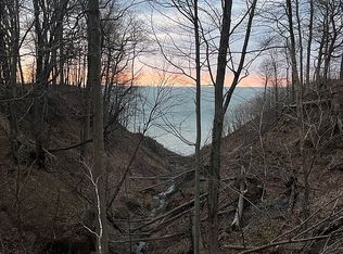 8498 E Lake Rd, Erie, PA 16511