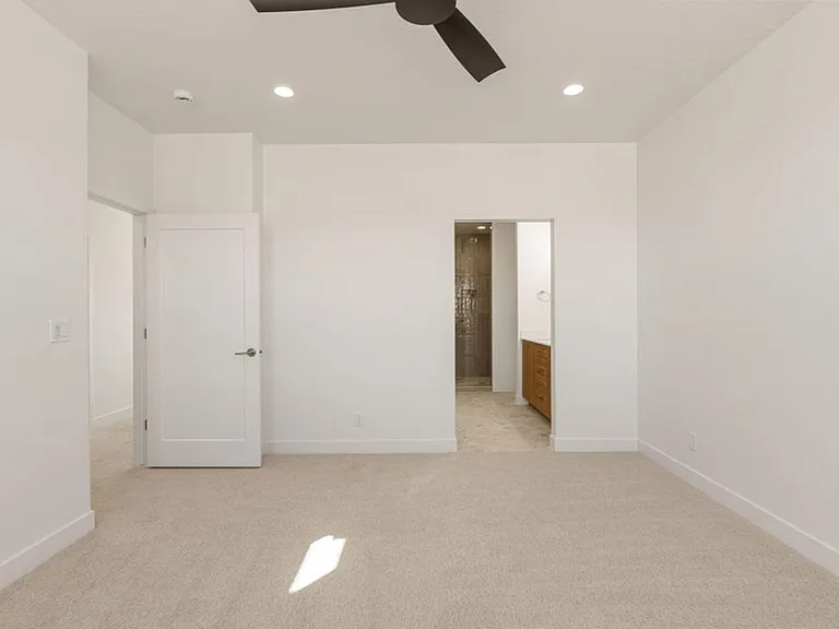 2433 Patricia Dr — Photo 23