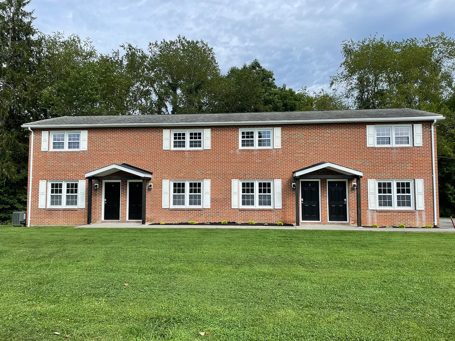 2 bed, 950 sqft, $1,700 — Photo 1