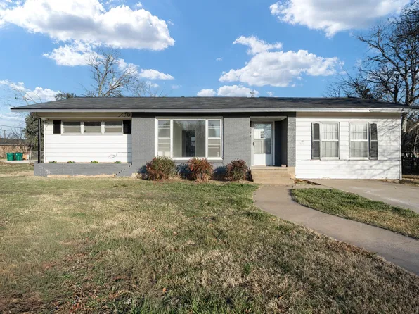 1205 W 10th St, Mc Gregor, TX 76657