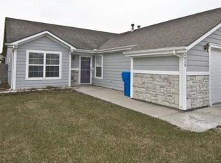 2050 Brook Ridge Ct, Tonganoxie, KS 66086