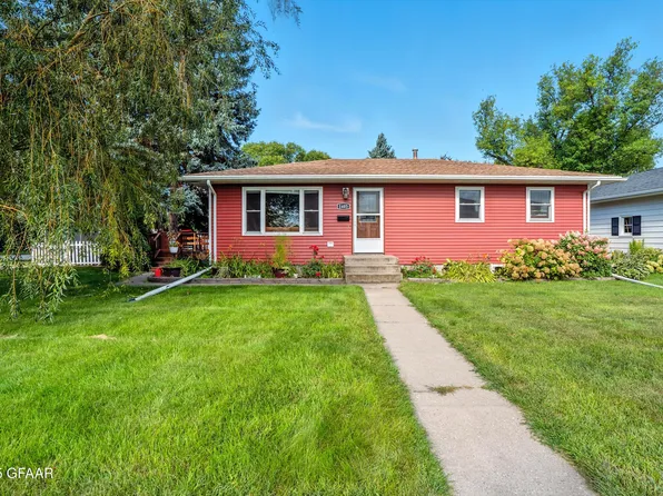 1403 4th Ave NW, East Grand Forks, MN 56721